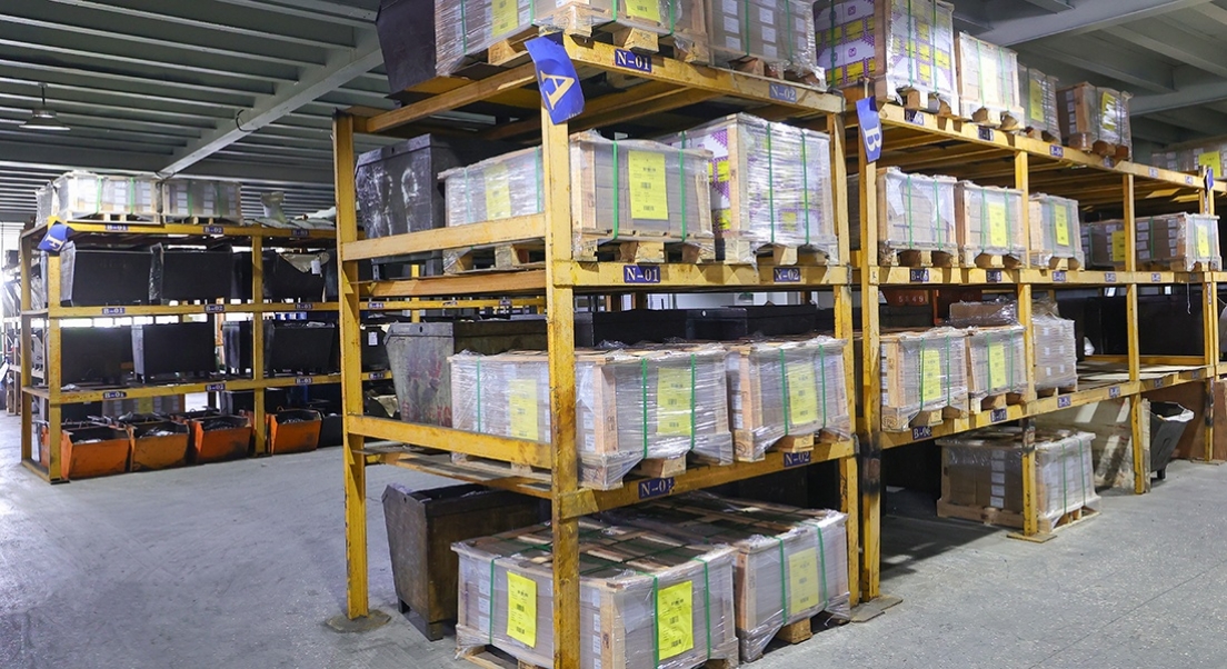 821A9168成品倉庫右邊上有點(diǎn)亂的地方處理一下